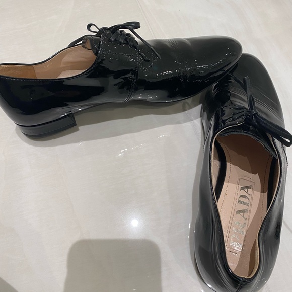 Prada shoes - Picture 3 of 3